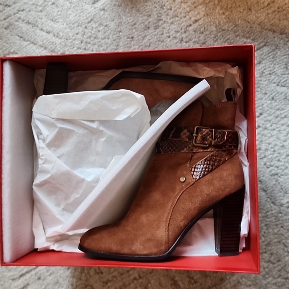 Donald H. Pliner NEW with box. Chestnut suede boots with Python detail. - Picture 10 of 12